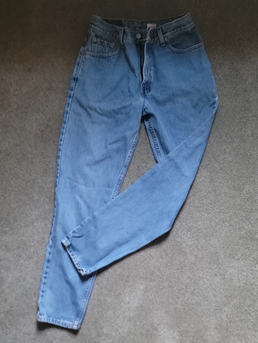 Levi's High-Rise Straight Leg Jeans in Medium Blue